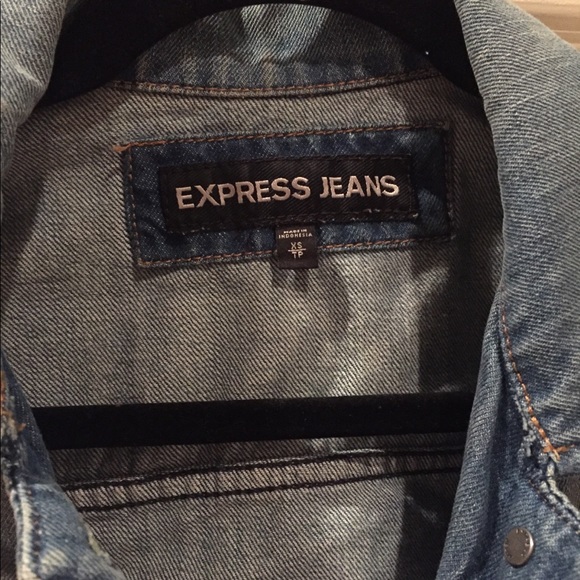 Light wash denim jacket - Picture 3 of 3